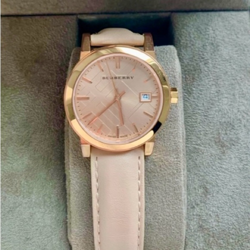 Authentic Burberry Rose Gold Haymarket watch women’s beige leather strap in Box - Picture 4 of 7